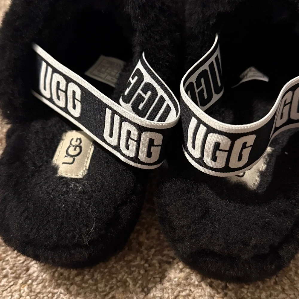 UGG Slipppers - Picture 3 of 4